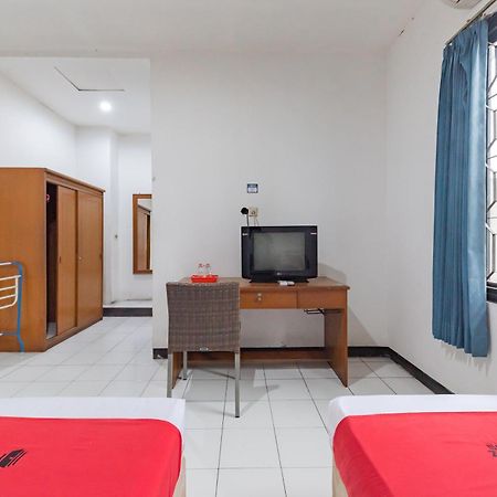 Reddoorz Near Taman Kota Lapang Merdeka סוקאבומי מראה חיצוני תמונה