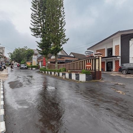 Reddoorz Near Taman Kota Lapang Merdeka סוקאבומי מראה חיצוני תמונה