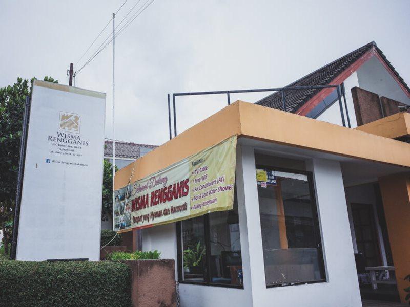 Reddoorz Near Taman Kota Lapang Merdeka סוקאבומי מראה חיצוני תמונה