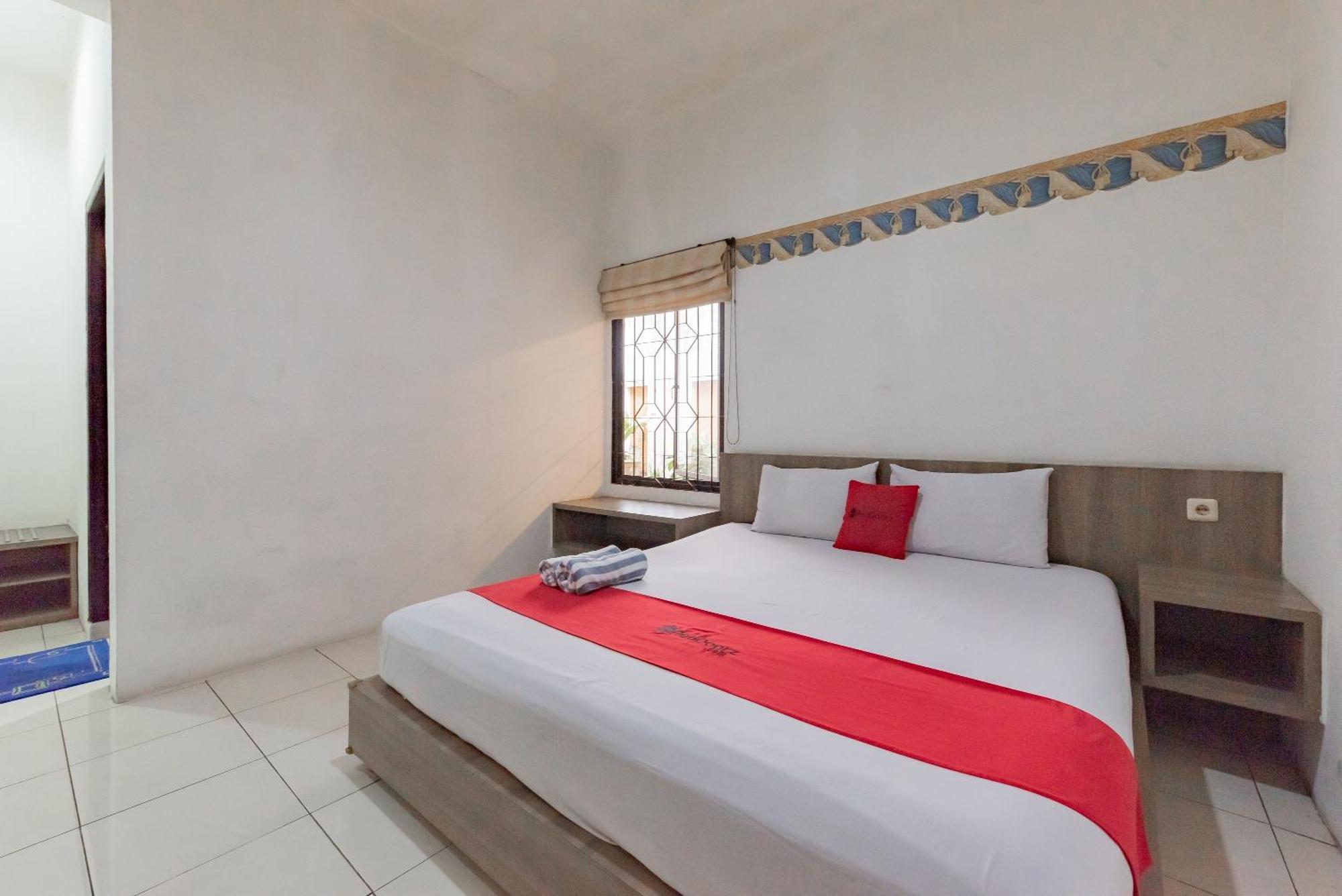 Reddoorz Near Taman Kota Lapang Merdeka סוקאבומי מראה חיצוני תמונה