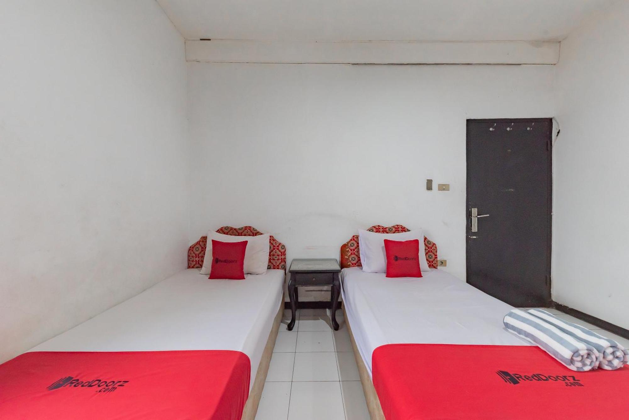Reddoorz Near Taman Kota Lapang Merdeka סוקאבומי מראה חיצוני תמונה