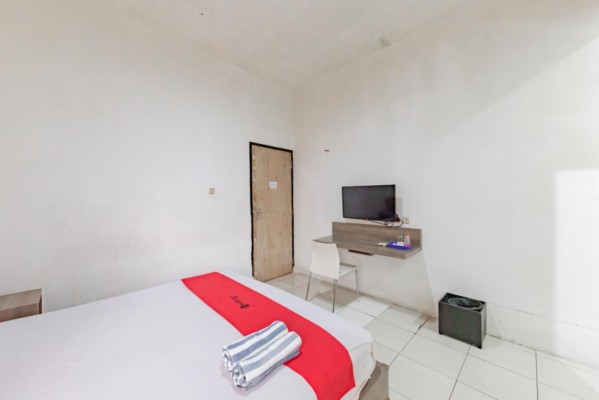 Reddoorz Near Taman Kota Lapang Merdeka סוקאבומי מראה חיצוני תמונה