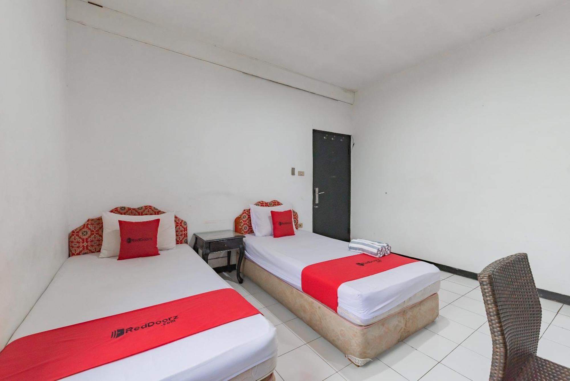 Reddoorz Near Taman Kota Lapang Merdeka סוקאבומי מראה חיצוני תמונה