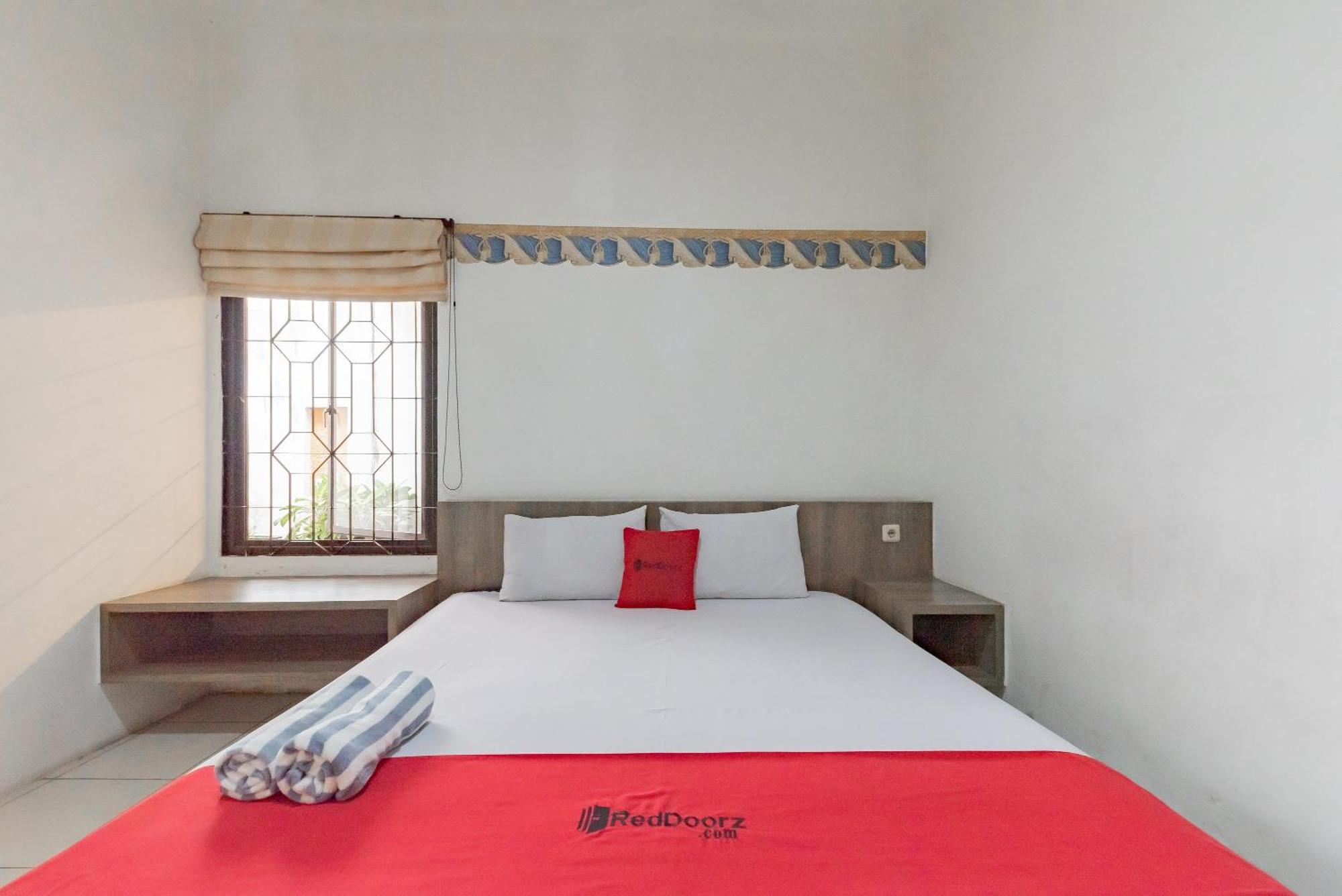 Reddoorz Near Taman Kota Lapang Merdeka סוקאבומי מראה חיצוני תמונה