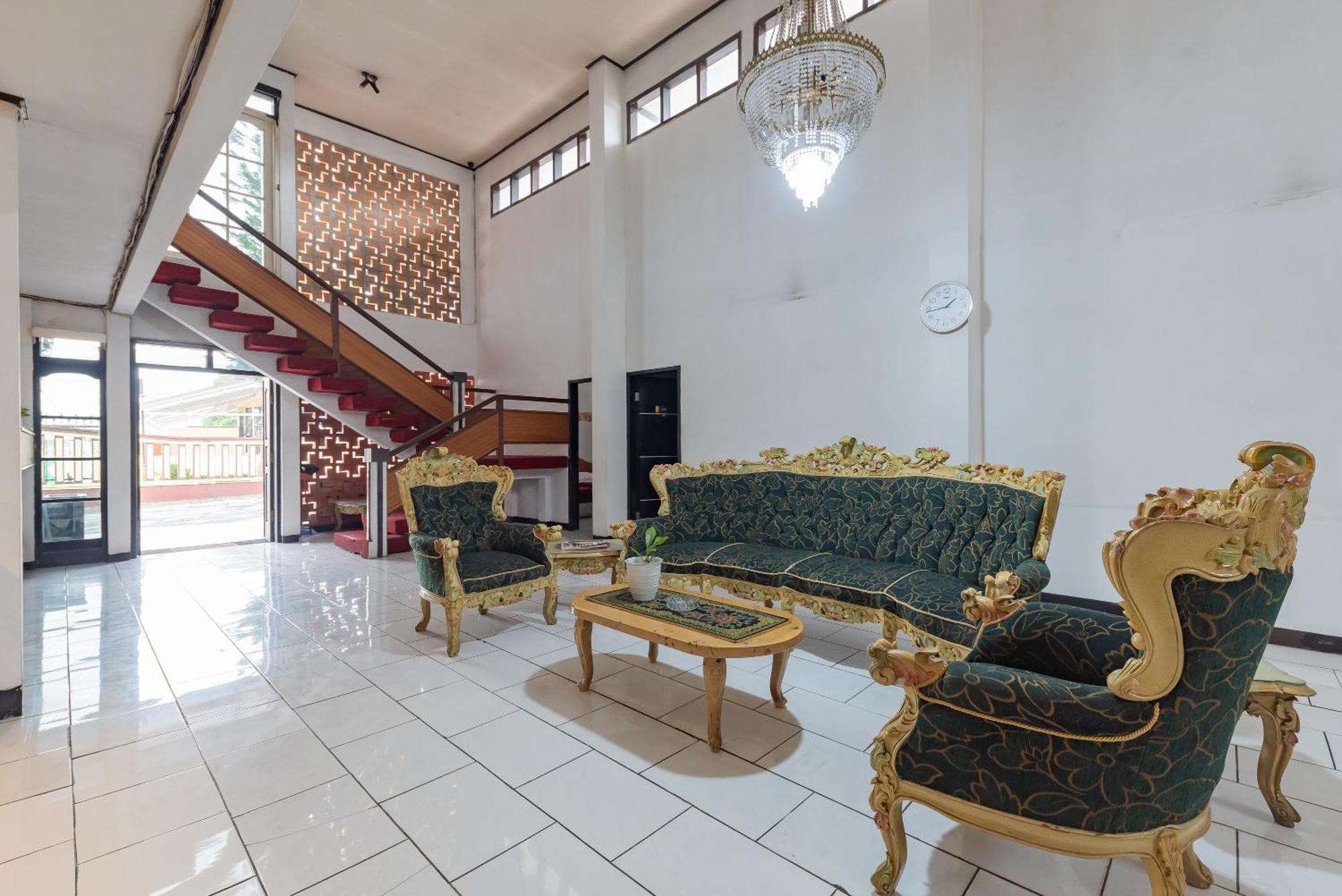 Reddoorz Near Taman Kota Lapang Merdeka סוקאבומי מראה חיצוני תמונה