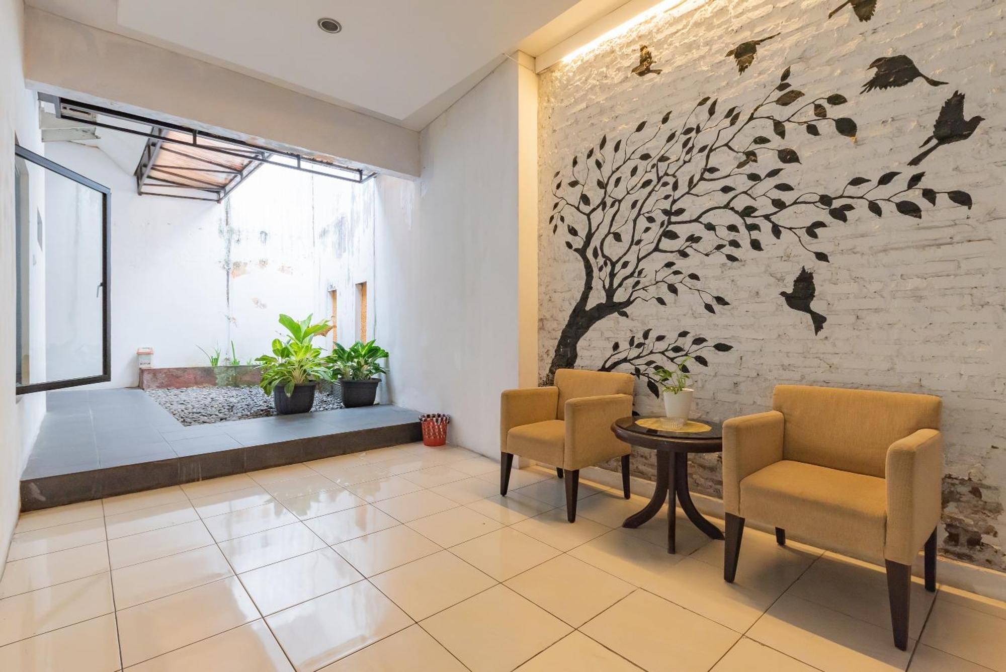 Reddoorz Near Taman Kota Lapang Merdeka סוקאבומי מראה חיצוני תמונה
