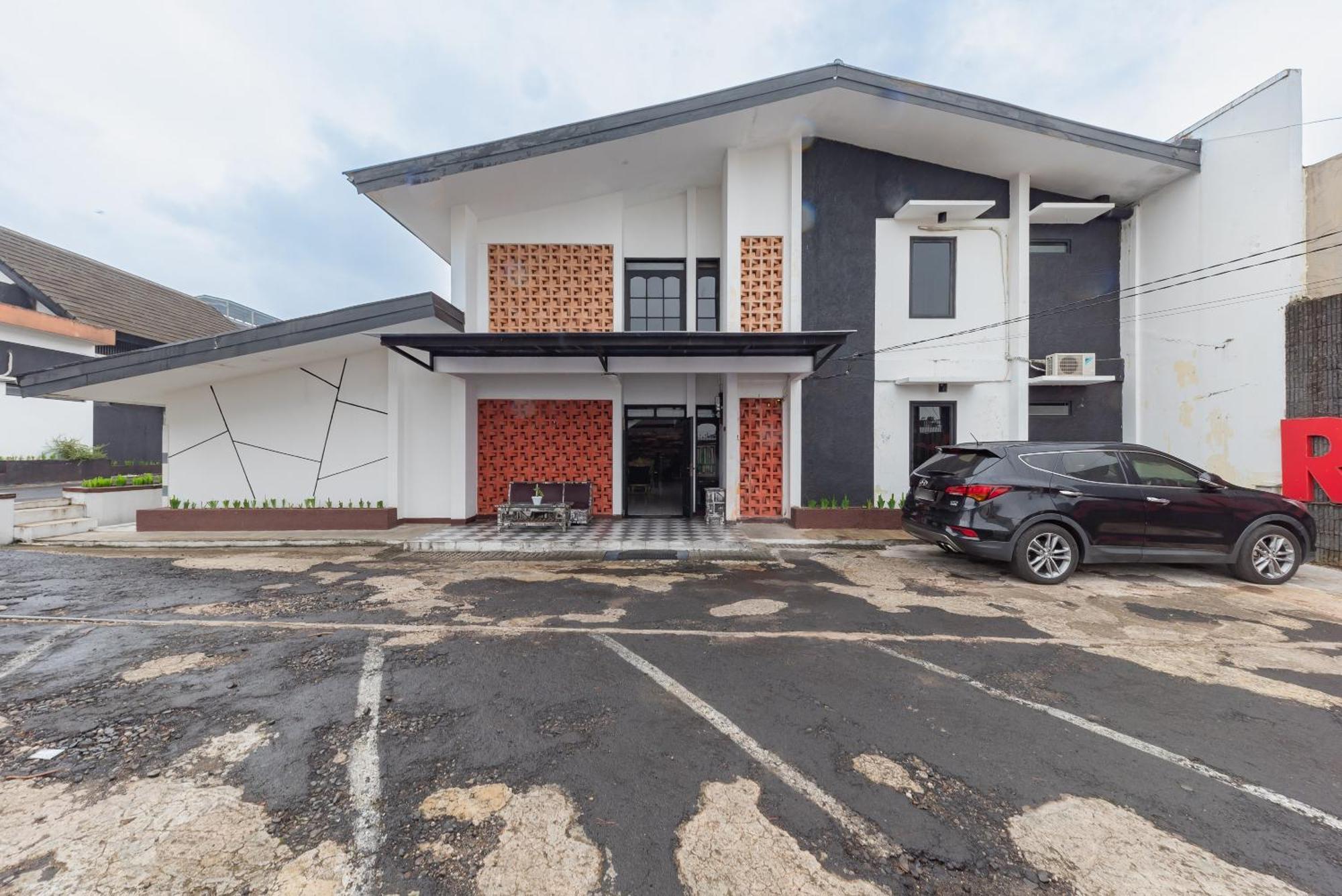 Reddoorz Near Taman Kota Lapang Merdeka סוקאבומי מראה חיצוני תמונה