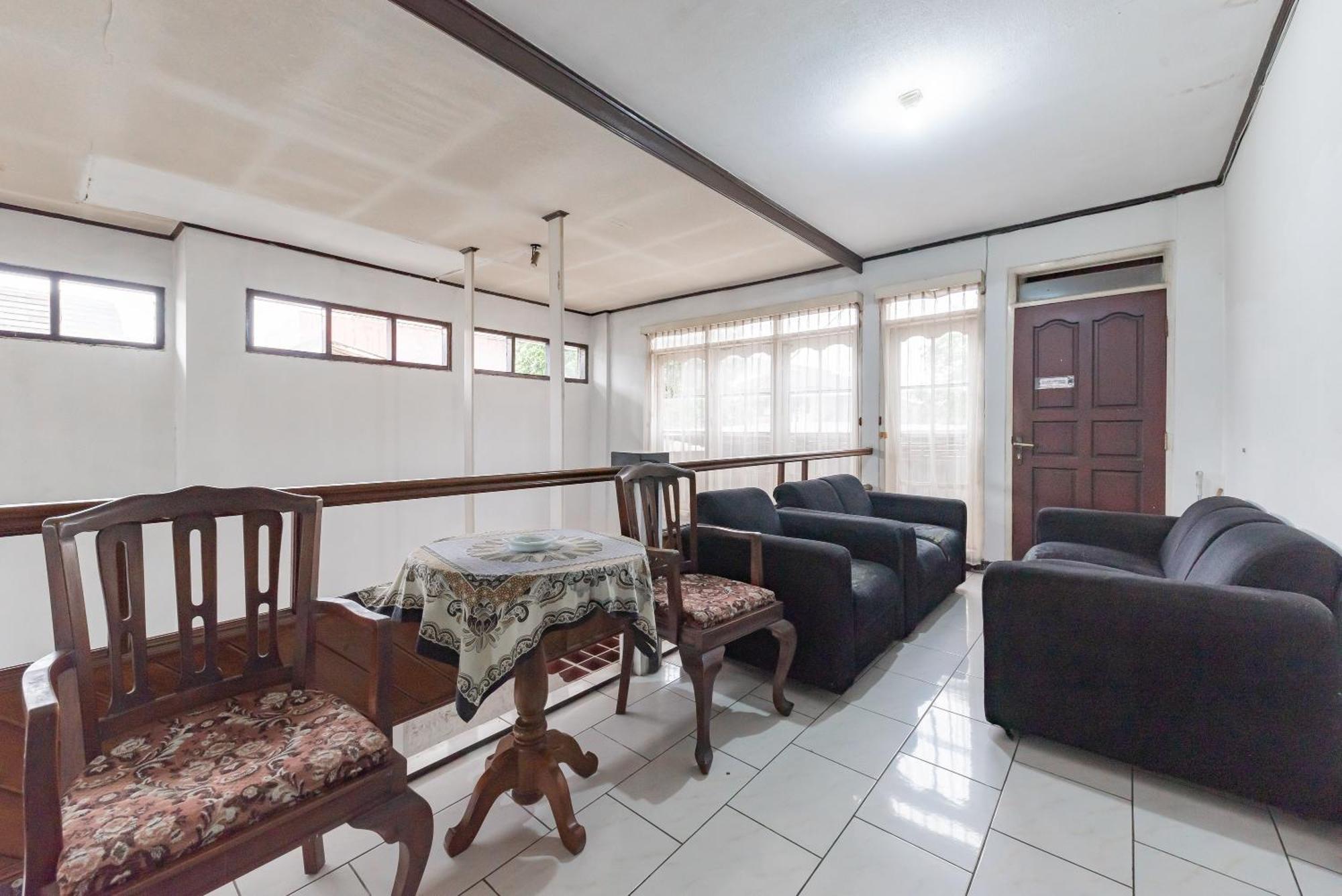 Reddoorz Near Taman Kota Lapang Merdeka סוקאבומי מראה חיצוני תמונה