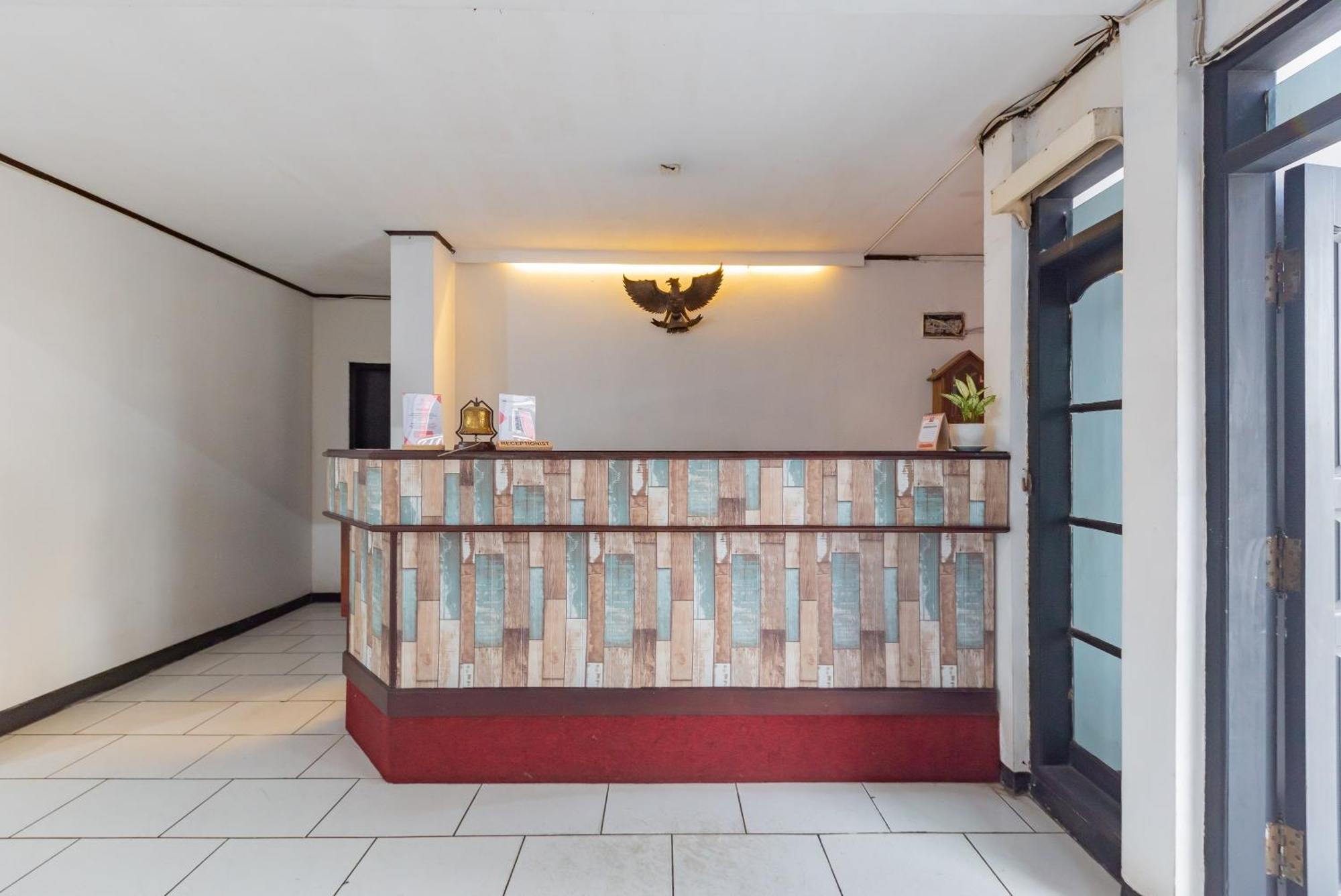 Reddoorz Near Taman Kota Lapang Merdeka סוקאבומי מראה חיצוני תמונה